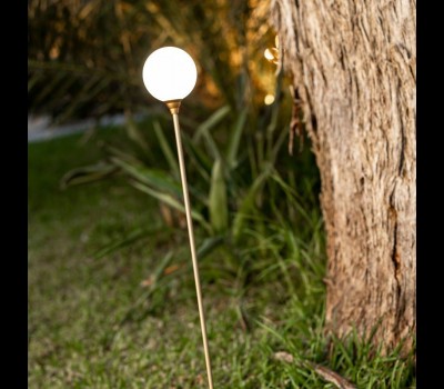 Lámpara de jardín solar con pica Bruna, de New Garden