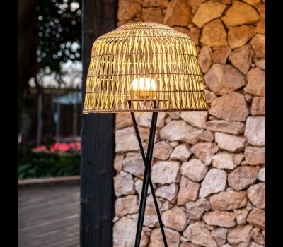 Lámpara de pie sin cable Amalfi, de New Garden