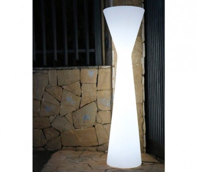 Lámpara de pie Konika 170, de New Garden